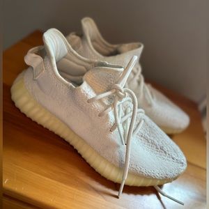SOLD!! Yeezy Boosts 350 V2 - triple white